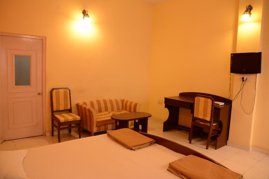 Hotel The Orient Kanpur Dış mekan fotoğraf